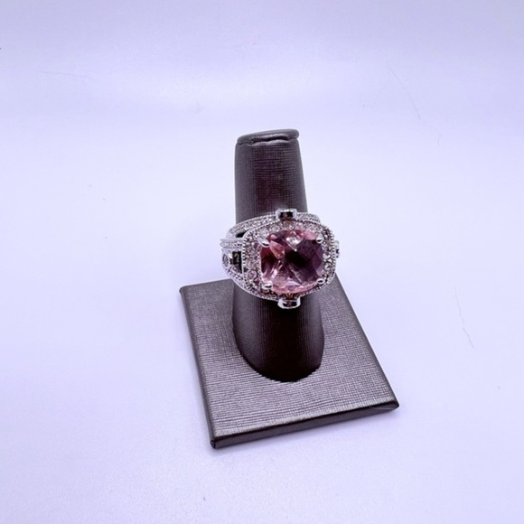 Beautiful Pink Stone Ring - Picture 1 of 4